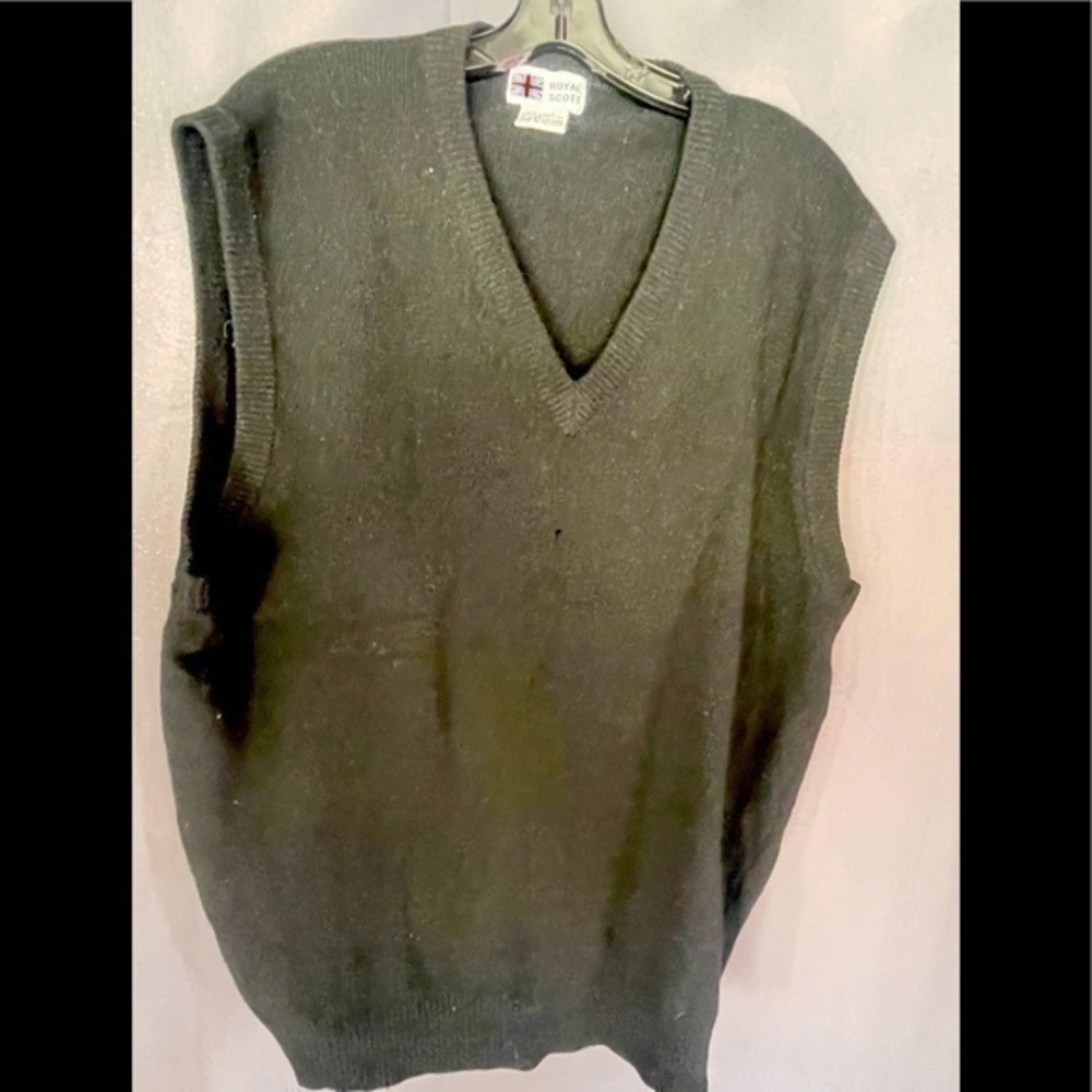 Loyal Scott Lambswool 💯 % sweater size XL